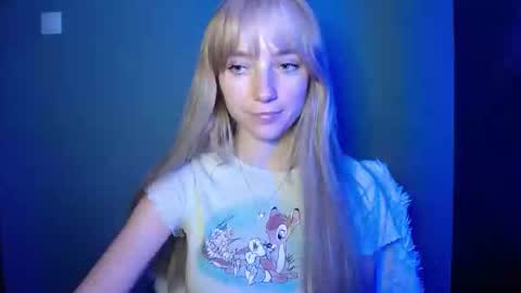 Snapshot of luciacam20 chatting on 09-29-25, 06:57 Lucy online show from 09-29-25, 06:57