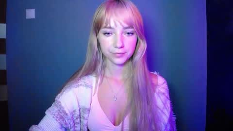 Snapshot of luciacam20 chatting on 09-30-25, 07:02 Lucy online show from 09-30-25, 07:02