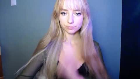 Snapshot of luciacam20 chatting on 10-02-25, 06:53 Lucy online show from 10-02-25, 06:53