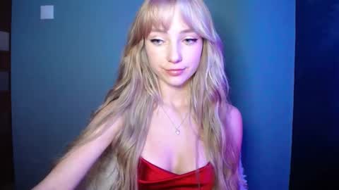 Snapshot of luciacam20 chatting on 10-10-25, 02:38 Lucy online show from 10-10-25, 02:38