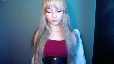 Snapshot of luciacam20 chatting on 10-23-25, 07:01 Lucy online show from 10-23-25, 07:01