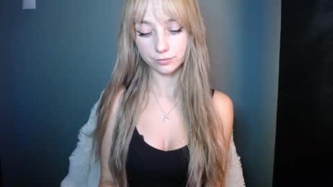 Snapshot of luciacam20 chatting on 10-24-25, 07:32 Lucy online show from 10-24-25, 07:32