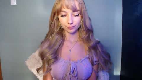 Snapshot of luciacam20 chatting on 10-27-25, 07:34 Lucy online show from 10-27-25, 07:34