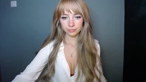 Snapshot of luciacam20 chatting on 10-28-25, 07:45 Lucy online show from 10-28-25, 07:45