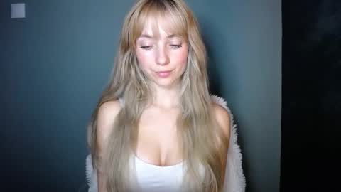 Snapshot of luciacam20 chatting on 11-07-25, 07:47 Lucy online show from 11-07-25, 07:47