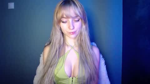 Snapshot of luciacam20 chatting on 11-08-25, 07:56 Lucy online show from 11-08-25, 07:56