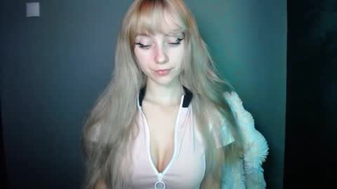 Snapshot of luciacam20 chatting on 11-10-25, 08:19 Lucy online show from 11-10-25, 08:19