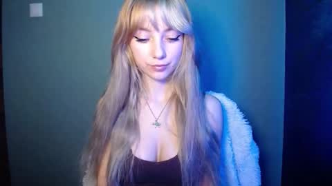 Snapshot of luciacam20 chatting on 11-11-25, 01:44 Lucy online show from 11-11-25, 01:44