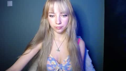 Snapshot of luciacam20 chatting on 11-14-25, 08:02 Lucy online show from 11-14-25, 08:02