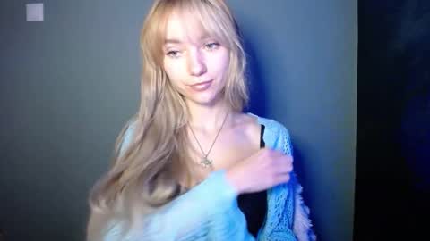 Snapshot of luciacam20 chatting on 11-15-25, 08:22 Lucy online show from 11-15-25, 08:22