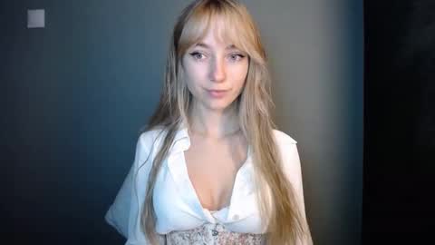 Snapshot of luciacam20 chatting on 11-17-25, 07:30 Lucy online show from 11-17-25, 07:30