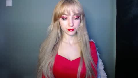 Snapshot of luciacam20 chatting on 11-19-25, 07:41 Lucy online show from 11-19-25, 07:41