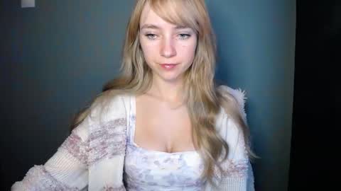 Snapshot of luciacam20 chatting on 11-25-25, 07:41 Lucy online show from 11-25-25, 07:41