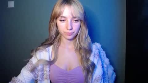 Snapshot of luciacam20 chatting on 11-25-25, 07:47 Lucy online show from 11-25-25, 07:47