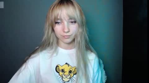 Snapshot of luciacam20 chatting on 11-27-25, 02:19 Lucy online show from 11-27-25, 02:19