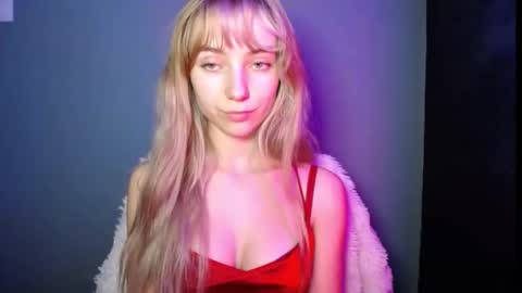 Snapshot of luciacam20 chatting on 12-03-25, 08:18 Lucy online show from 12-03-25, 08:18