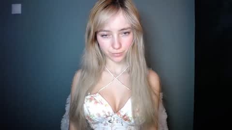 Snapshot of luciacam20 chatting on 12-14-25, 07:36 Lucy online show from 12-14-25, 07:36