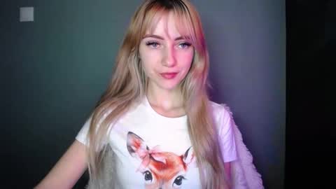 Snapshot of luciacam20 chatting on 12-20-25, 08:21 Lucy online show from 12-20-25, 08:21