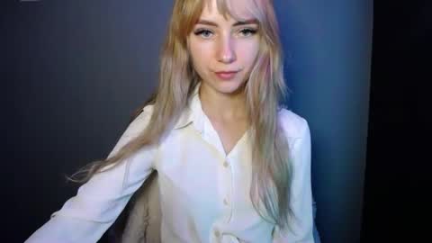 Snapshot of luciacam20 chatting on 12-20-25, 08:27 Lucy online show from 12-20-25, 08:27