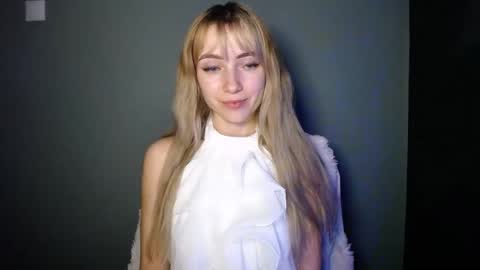 Snapshot of luciacam20 chatting on 12-22-25, 07:55 Lucy online show from 12-22-25, 07:55