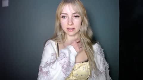 Snapshot of luciacam20 chatting on 01-07-26, 07:49 Lucy online show from 01-07-26, 07:49