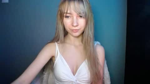 Snapshot of luciacam20 chatting on 01-09-26, 07:37 Lucy online show from 01-09-26, 07:37