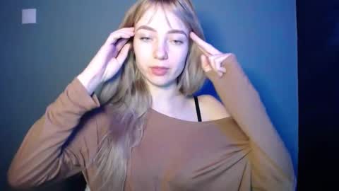 Snapshot of luciacam20 chatting on 02-04-26, 01:50 Lucy online show from 02-04-26, 01:50