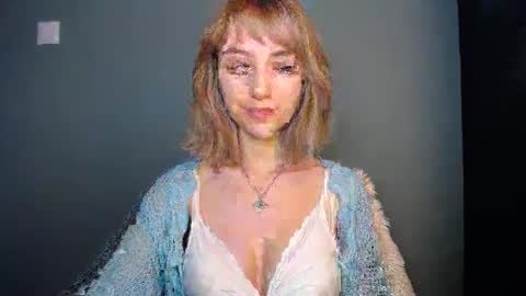 Snapshot of luciacam20 chatting on 02-17-26, 07:38 Lucy online show from 02-17-26, 07:38