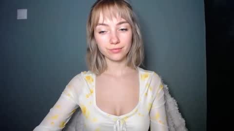 Snapshot of luciacam20 chatting on 02-18-26, 01:18 Lucy online show from 02-18-26, 01:18