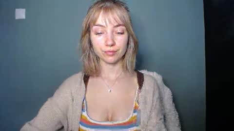 Snapshot of luciacam20 chatting on 02-20-26, 02:06 Lucy online show from 02-20-26, 02:06