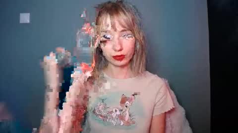 Snapshot of luciacam20 chatting on 02-22-26, 07:29 Lucy online show from 02-22-26, 07:29