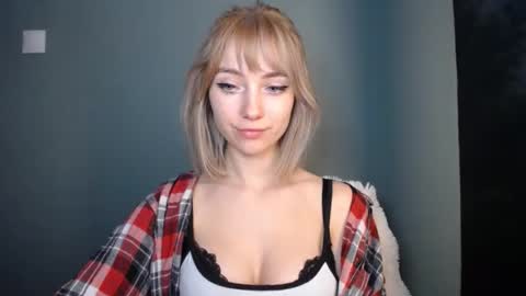 Snapshot of luciacam20 chatting on 02-22-26, 07:34 Lucy online show from 02-22-26, 07:34