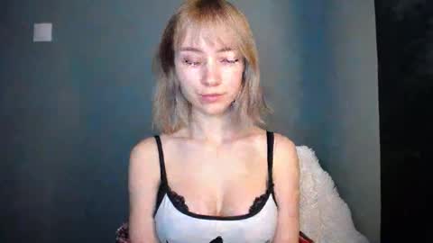 Snapshot of luciacam20 chatting on 02-23-26, 08:01 Lucy online show from 02-23-26, 08:01