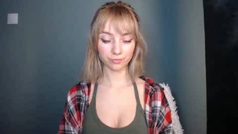 Snapshot of luciacam20 chatting on 02-23-26, 08:06 Lucy online show from 02-23-26, 08:06