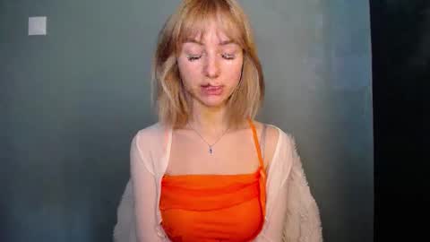 Snapshot of luciacam20 chatting on 03-05-26, 01:40 Lucy online show from 03-05-26, 01:40