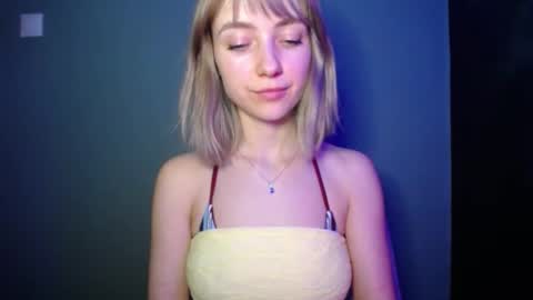 Snapshot of luciacam20 chatting on 03-11-26, 07:53 Lucy online show from 03-11-26, 07:53