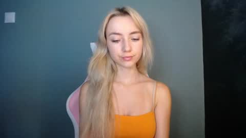 Snapshot of luciacam20 chatting on 06-12-26, 12:26 Lucy online show from 06-12-26, 12:26