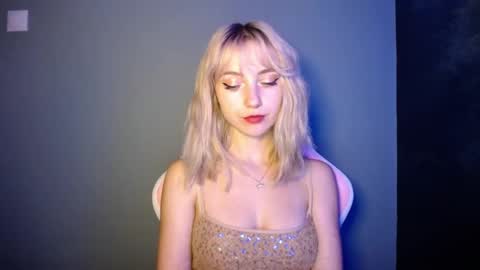 Snapshot of luciacam20 chatting on 07-05-26, 06:15 Lucy online show from 07-05-26, 06:15