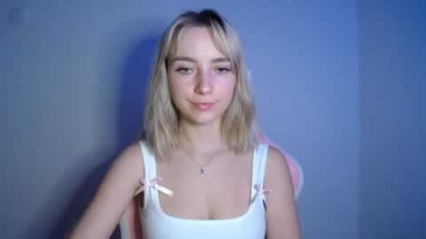 Snapshot of luciacam20 chatting on 07-31-26, 06:29 Lucy online show from 07-31-26, 06:29
