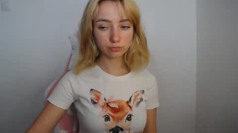 Snapshot of luciacam20 chatting on 08-08-26, 06:48 Lucy online show from 08-08-26, 06:48