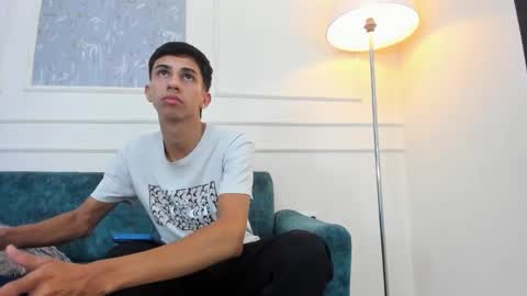 Pirulo online show from 10-22-25, 04:02