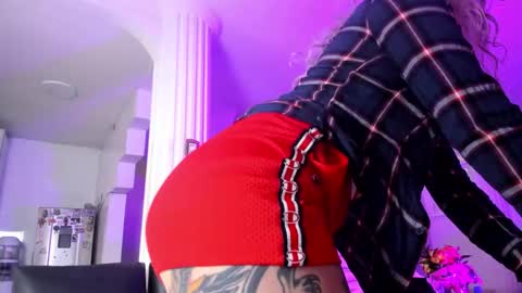 Snapshot of luciana_evaans chatting on 09-29-25, 06:57 Luciana Evans online show from 09-29-25, 06:57