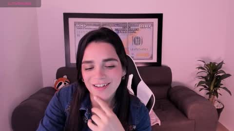 Snapshot of lucianamoreau_ chatting on 01-18-26, 02:04 Luciana M online show from 01-18-26, 02:04