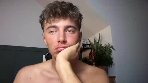 Snapshot of luciancrowe chatting on 09-16-25, 11:28 Lucian online show from 09-16-25, 11:28