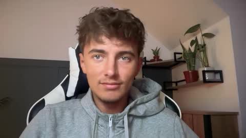 Snapshot of luciancrowe chatting on 09-22-25, 07:49 Lucian online show from 09-22-25, 07:49