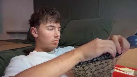 Snapshot of luciancrowe chatting on 09-26-25, 01:53 Lucian online show from 09-26-25, 01:53