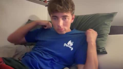 Snapshot of luciancrowe chatting on 10-17-25, 08:00 Lucian online show from 10-17-25, 08:00