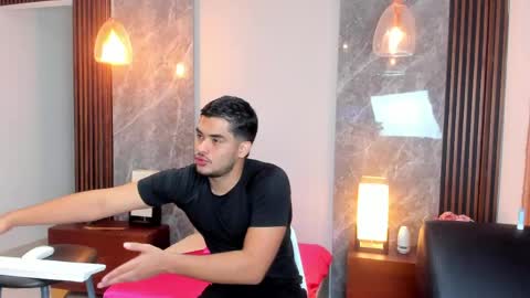 Snapshot of luciano_vitale_ chatting on 06-04-26, 12:00 Luciano online show from 06-04-26, 12:00