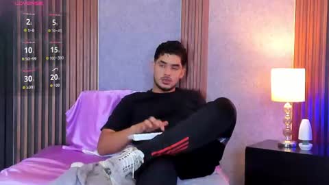Snapshot of luciano_vitale_ chatting on 07-01-26, 12:07 Luciano online show from 07-01-26, 12:07