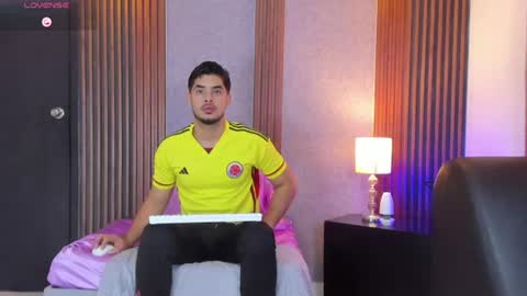 Snapshot of luciano_vitale_ chatting on 07-03-26, 12:33 Luciano online show from 07-03-26, 12:33